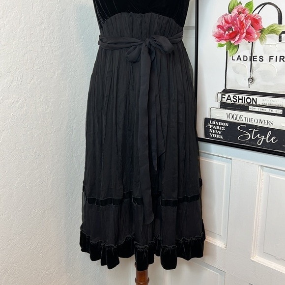 Anthro Ruth Black V-Neck Lace & Velvet Midi Dress Size 8 - Picture 4 of 7